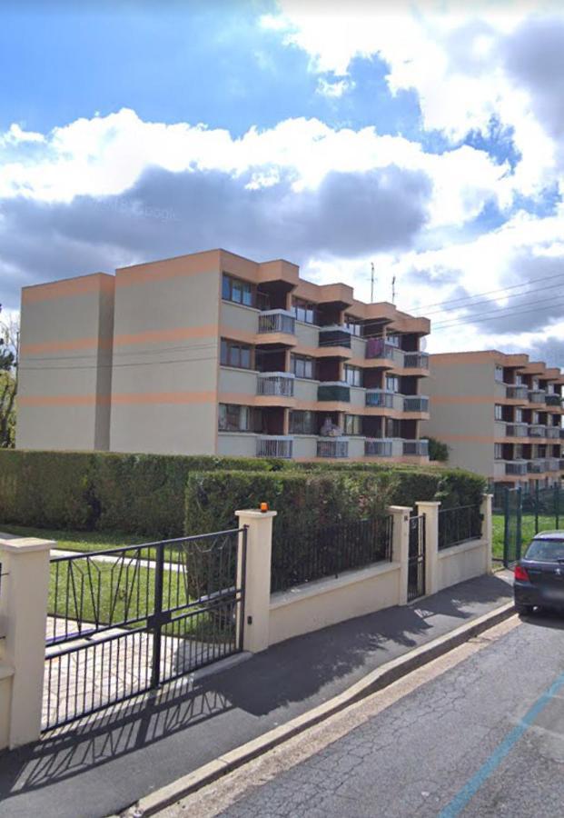 Studio Equipe Pres De Paris Argenteuil Exterior foto